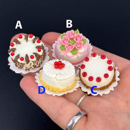 Handmade white cream cake in  1:12 scale for dollhouse miniature polymer clay