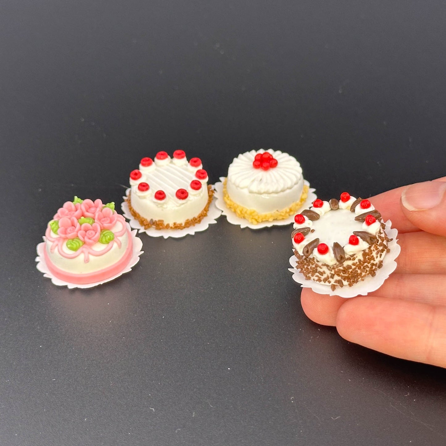 Handmade white cream cake in  1:12 scale for dollhouse miniature polymer clay