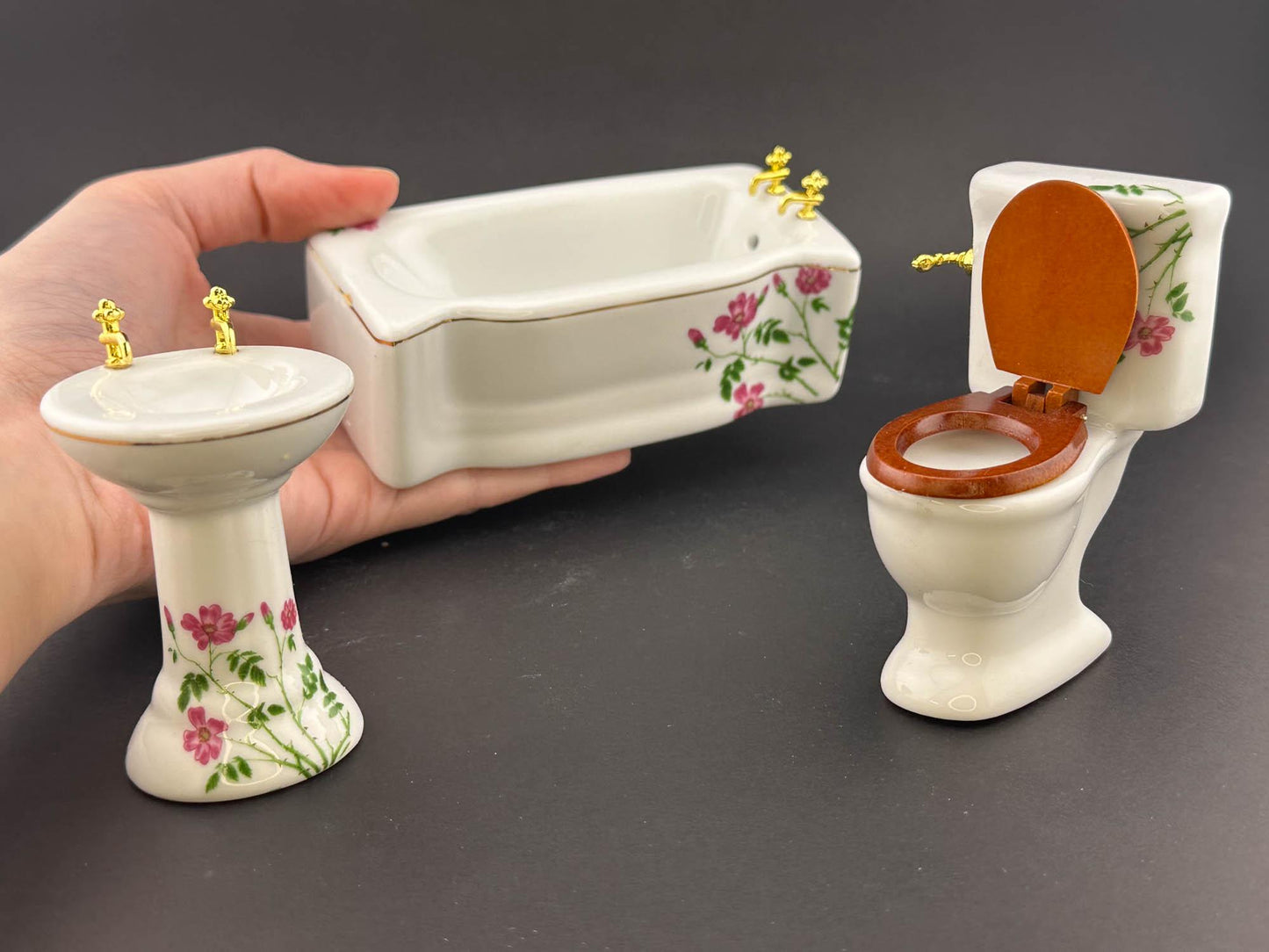 Dollhouse miniature White porcelain Floral Bathroom Set/3pcs  in 1:12 scale Bathtub, Sink, and Toilet