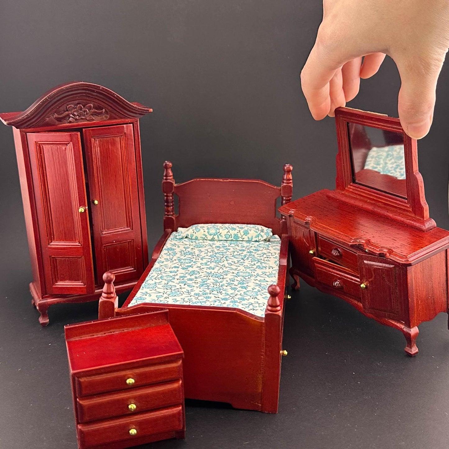 Victorian Miniature bedroom suite Economy 4pcs bed dresser bedstand mirror wardrobe 1:12 scale dollhouses miniature Mahogany wood