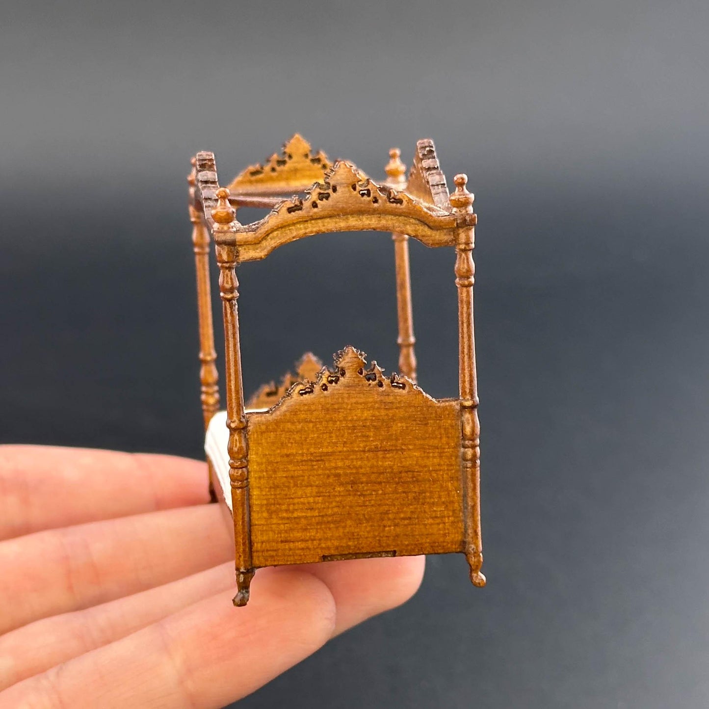 1:48 scale canopy bed handcrafted wood  quarter scale  WALNUT 1/48 Top Quality dollhouse miniature