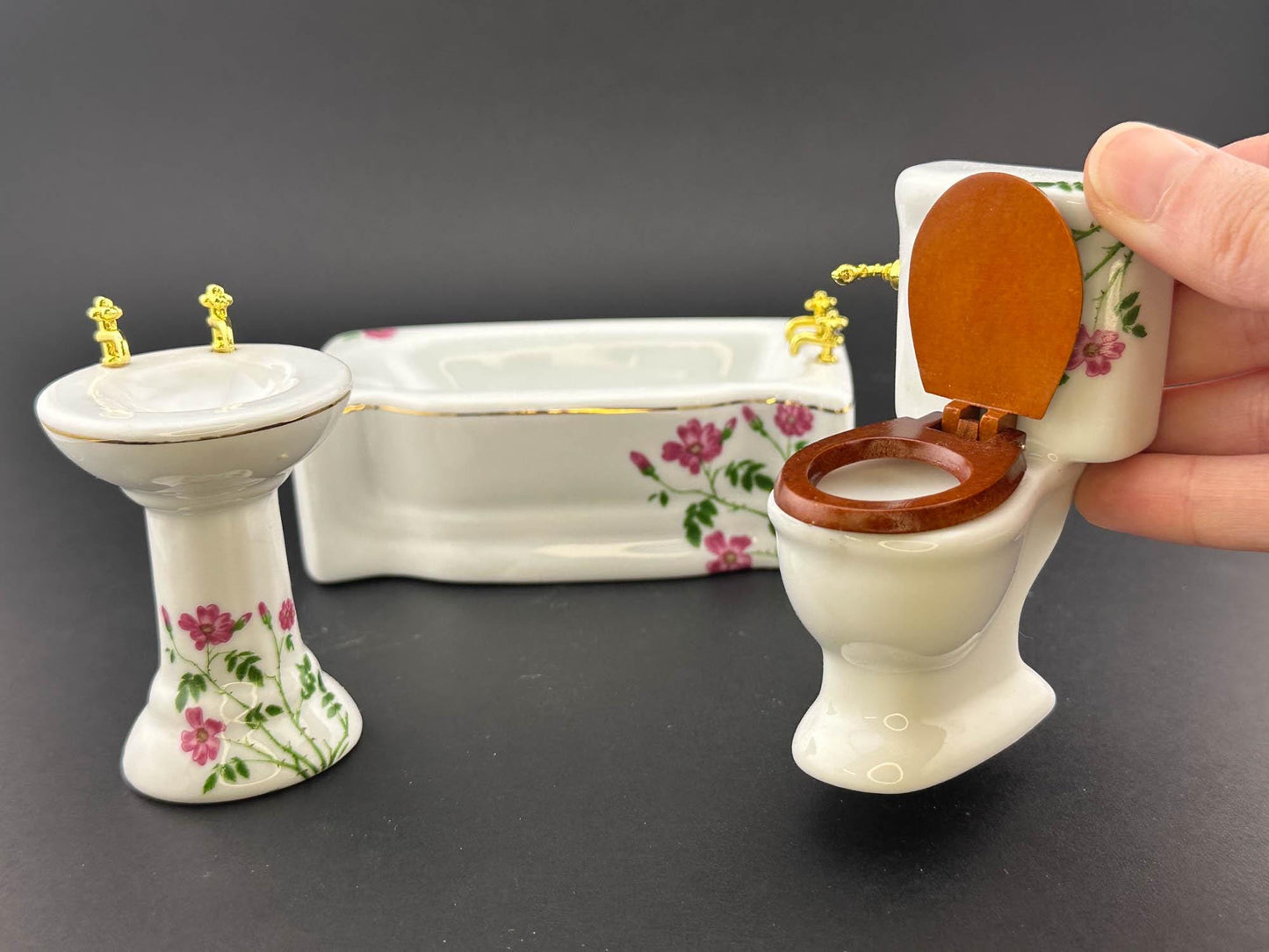 Dollhouse miniature White porcelain Floral Bathroom Set/3pcs  in 1:12 scale Bathtub, Sink, and Toilet