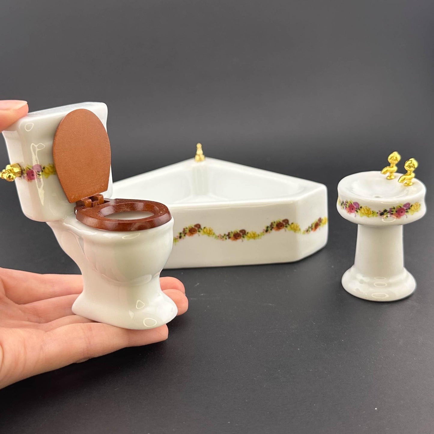 Dollhouse miniature White porcelain Floral Bathroom Set/3pcs  in 1:12 scale Corner Bathtub, Sink, and Toilet