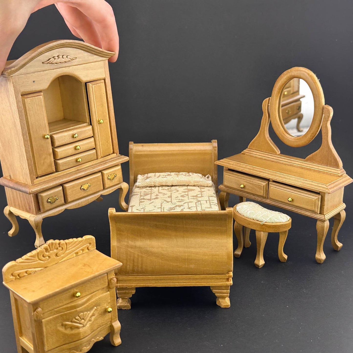 Victorian Miniature bedroom child Girl suite Economy Set 5pcs bed dresser bedstand mirror wardrobe 1:12 scale dollhouses miniature oak wood