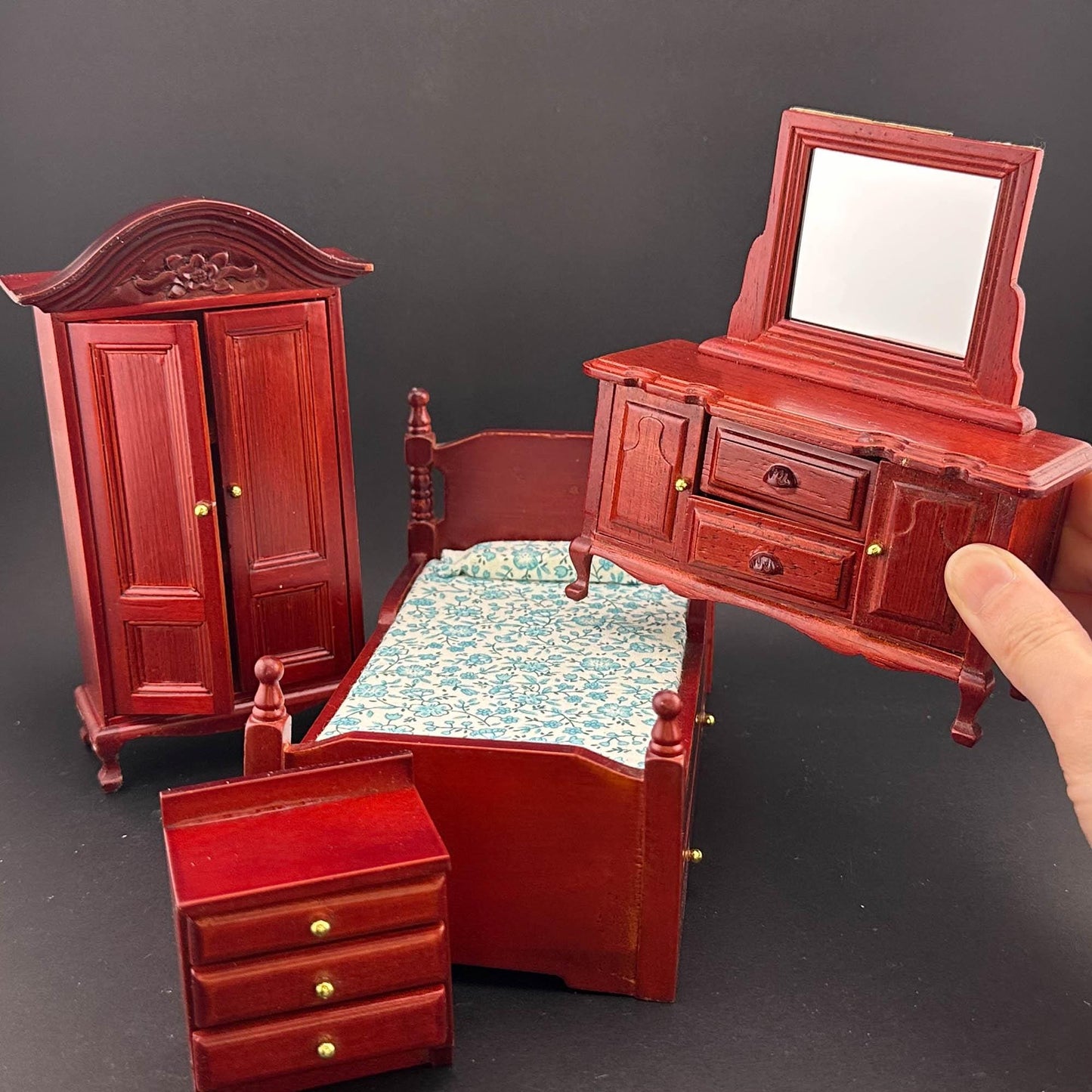 Victorian Miniature bedroom suite Economy 4pcs bed dresser bedstand mirror wardrobe 1:12 scale dollhouses miniature Mahogany wood