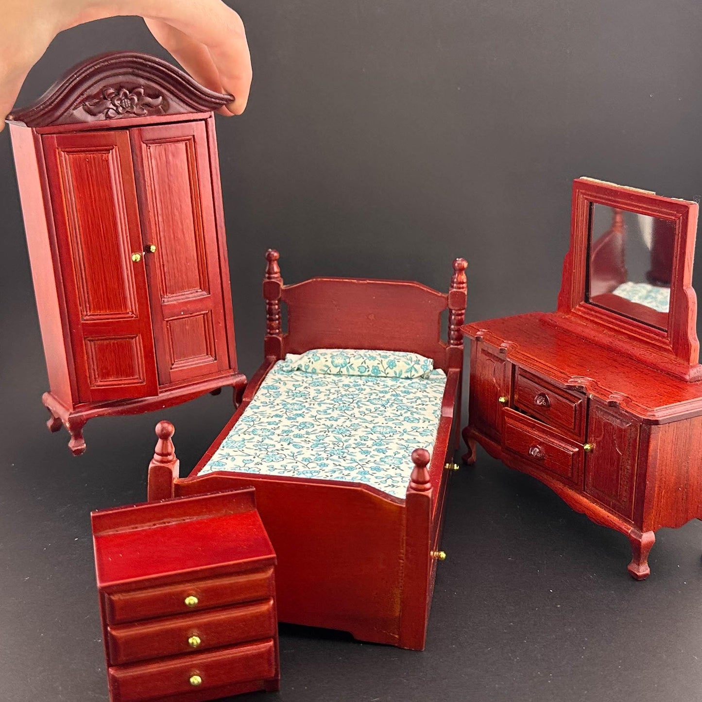 Victorian Miniature bedroom suite Economy 4pcs bed dresser bedstand mirror wardrobe 1:12 scale dollhouses miniature Mahogany wood