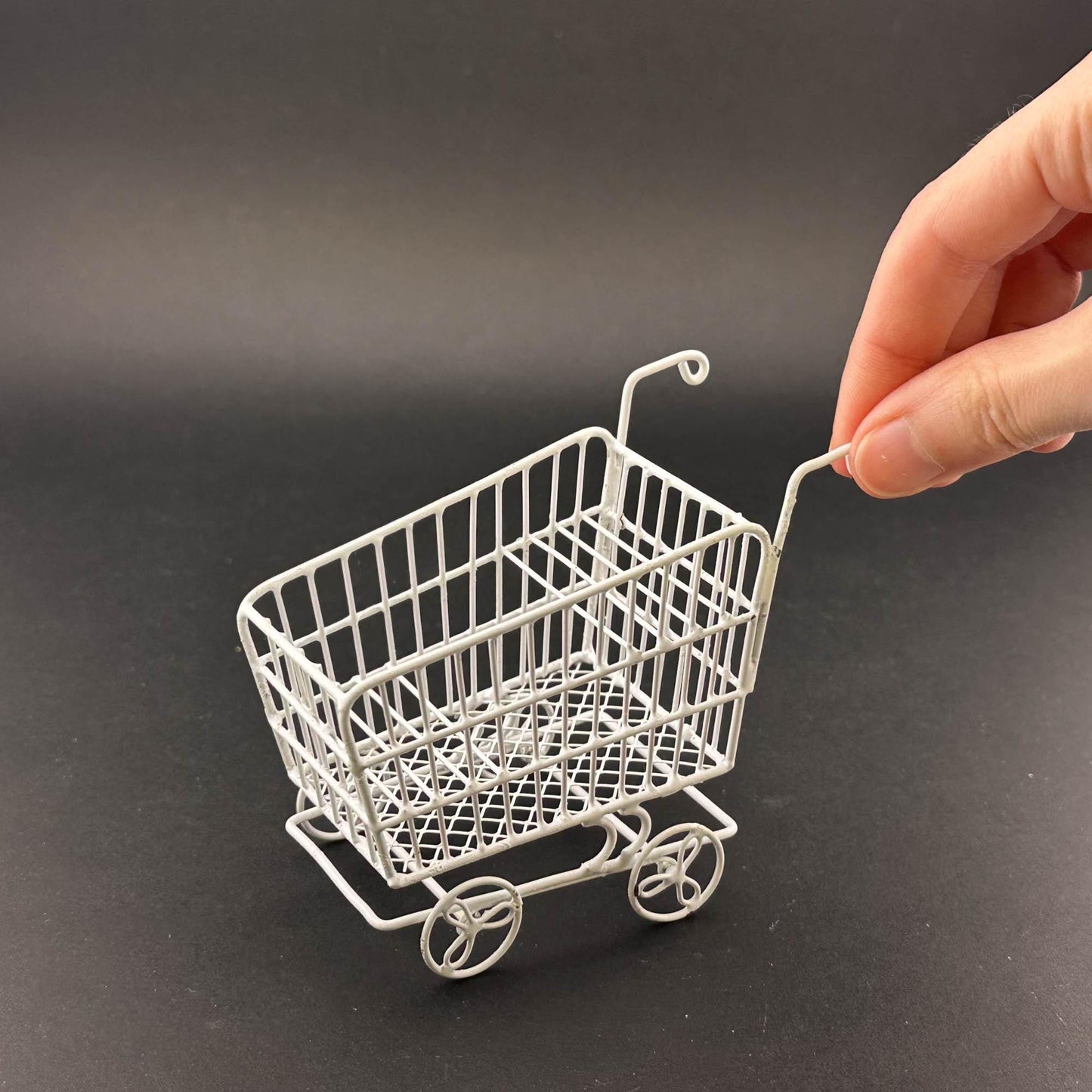 Miniature Shopping Cart Stand – 1:12 Scale White Wire for Dollhouse Garden or Flower Shop