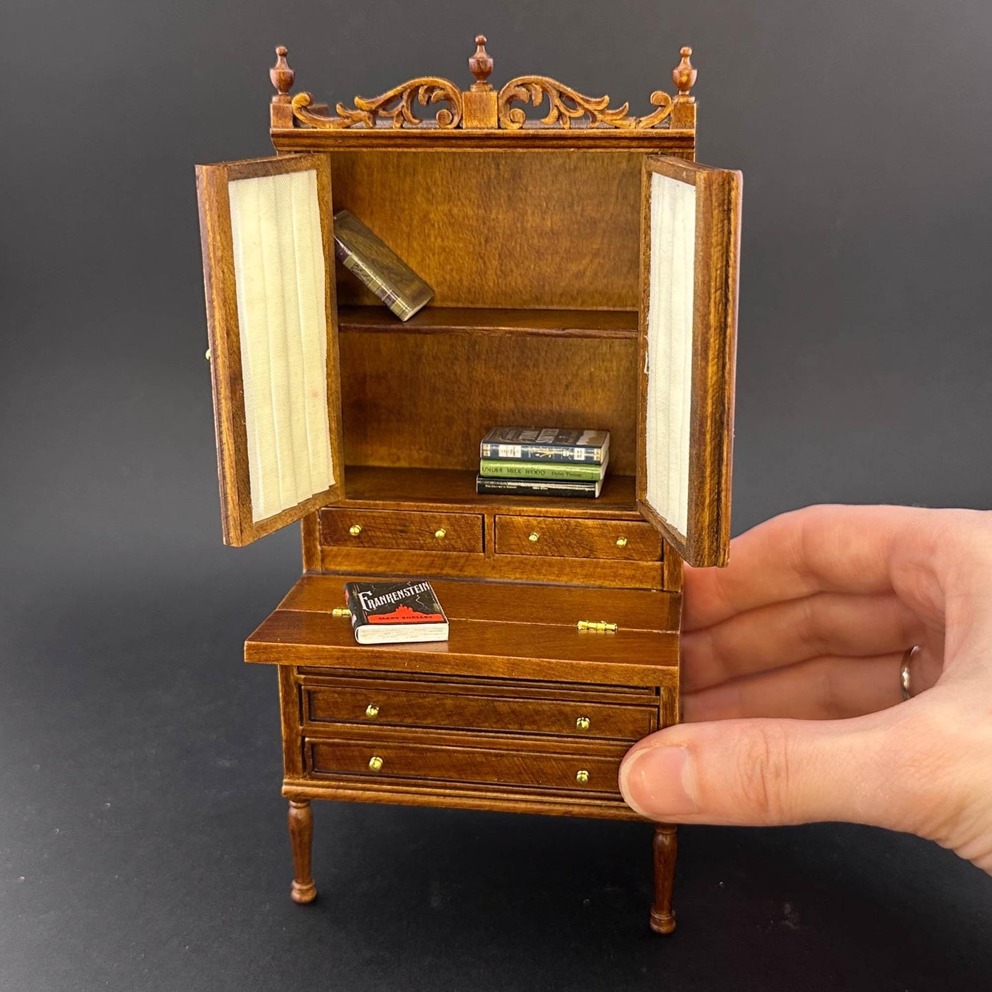 Victorian bookcase folding desk chest of drawers and covert shelves for 1:12 dollhouse miniature shelf table Y2255 WN