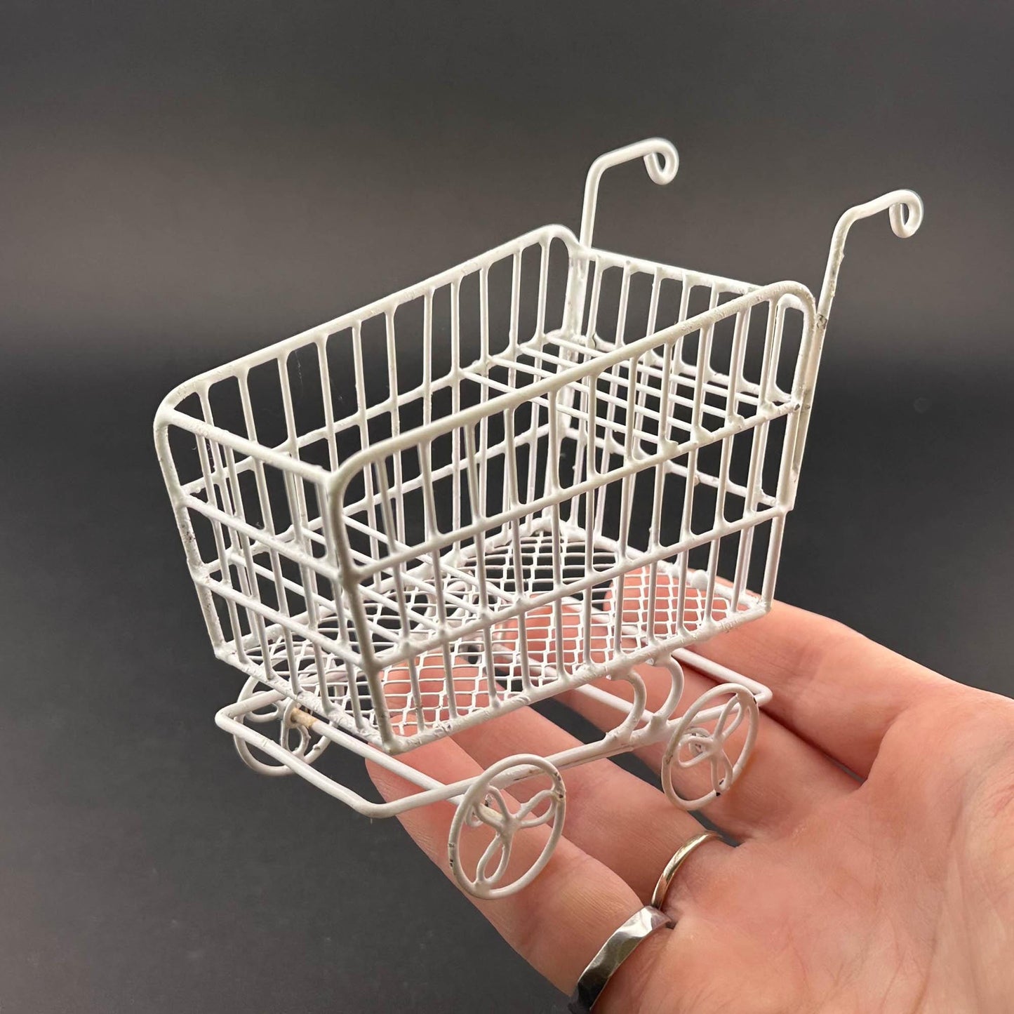 Miniature Shopping Cart Stand – 1:12 Scale White Wire for Dollhouse Garden or Flower Shop
