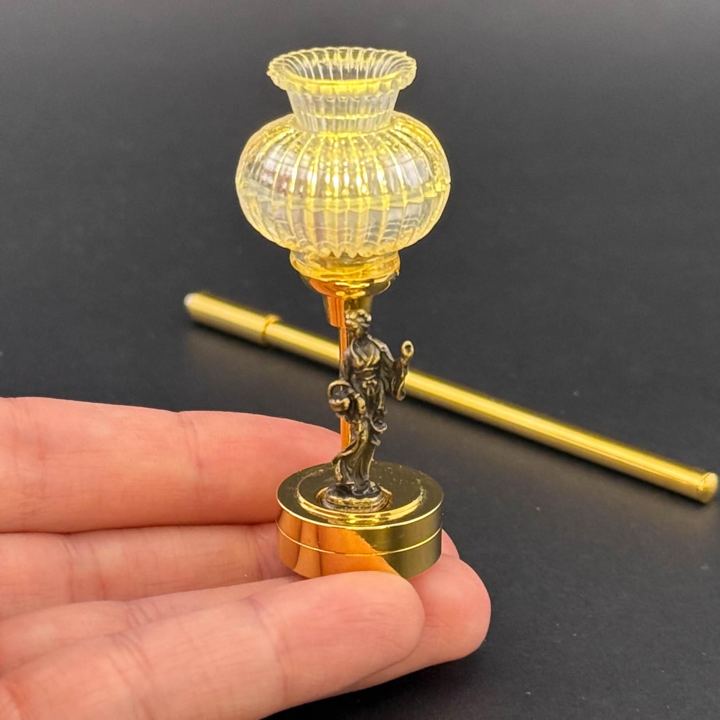 Miniature Touchless operation with Wand  1:12 table lamp LED for Dollhouse No-touch No-Switch Stick Flower Girl Woman Table Lamp