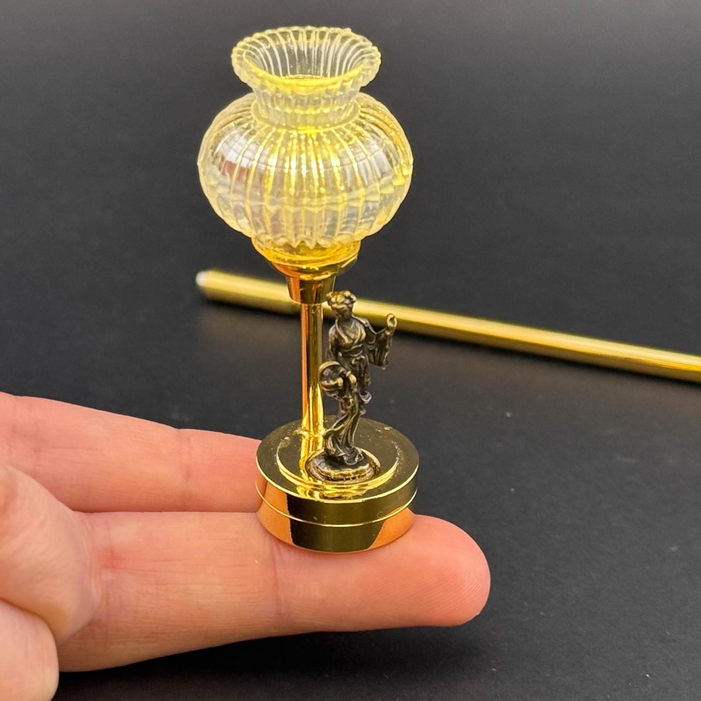 Miniature Touchless operation with Wand  1:12 table lamp LED for Dollhouse No-touch No-Switch Stick Flower Girl Woman Table Lamp
