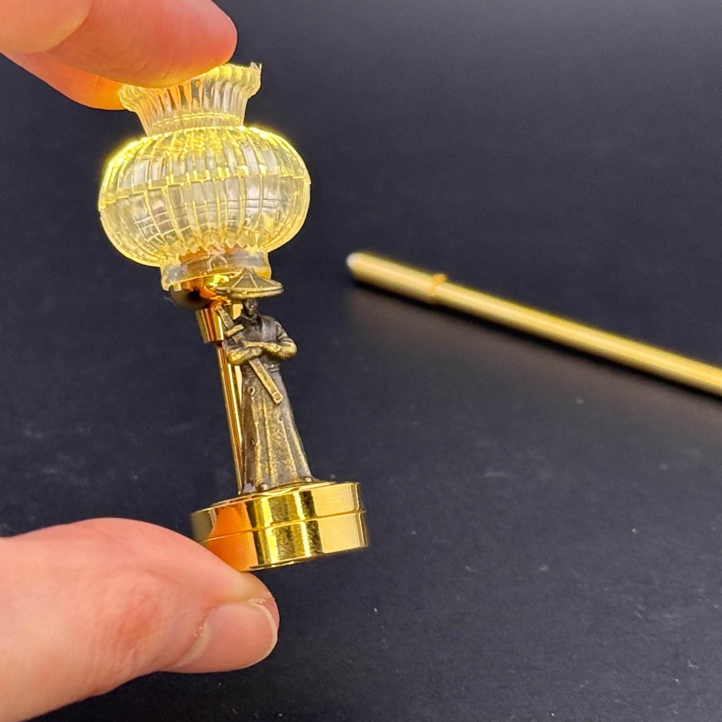 Miniature Touchless operation with Wand  1:12 table lamp LED for Dollhouse No-touch No-Switch Stick Samurai Table Lamp