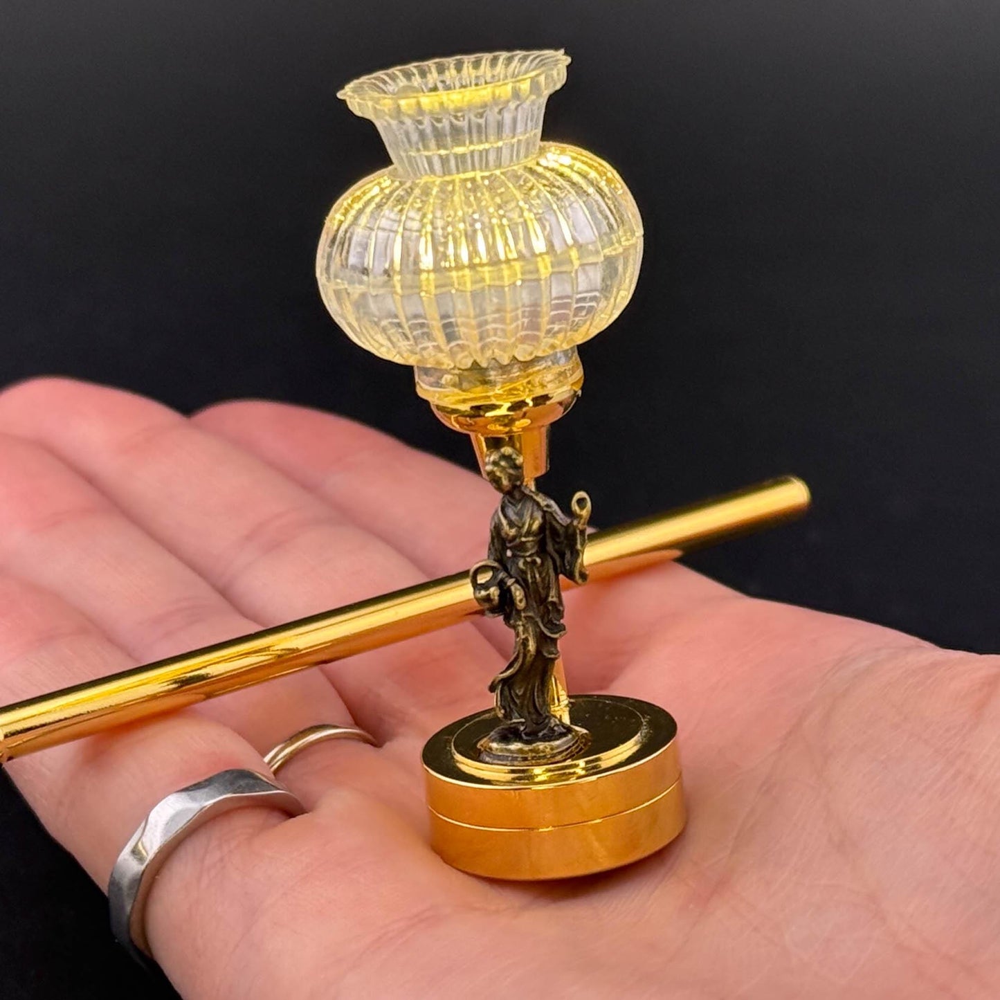 Miniature Touchless operation with Wand  1:12 table lamp LED for Dollhouse No-touch No-Switch Stick Flower Girl Woman Table Lamp