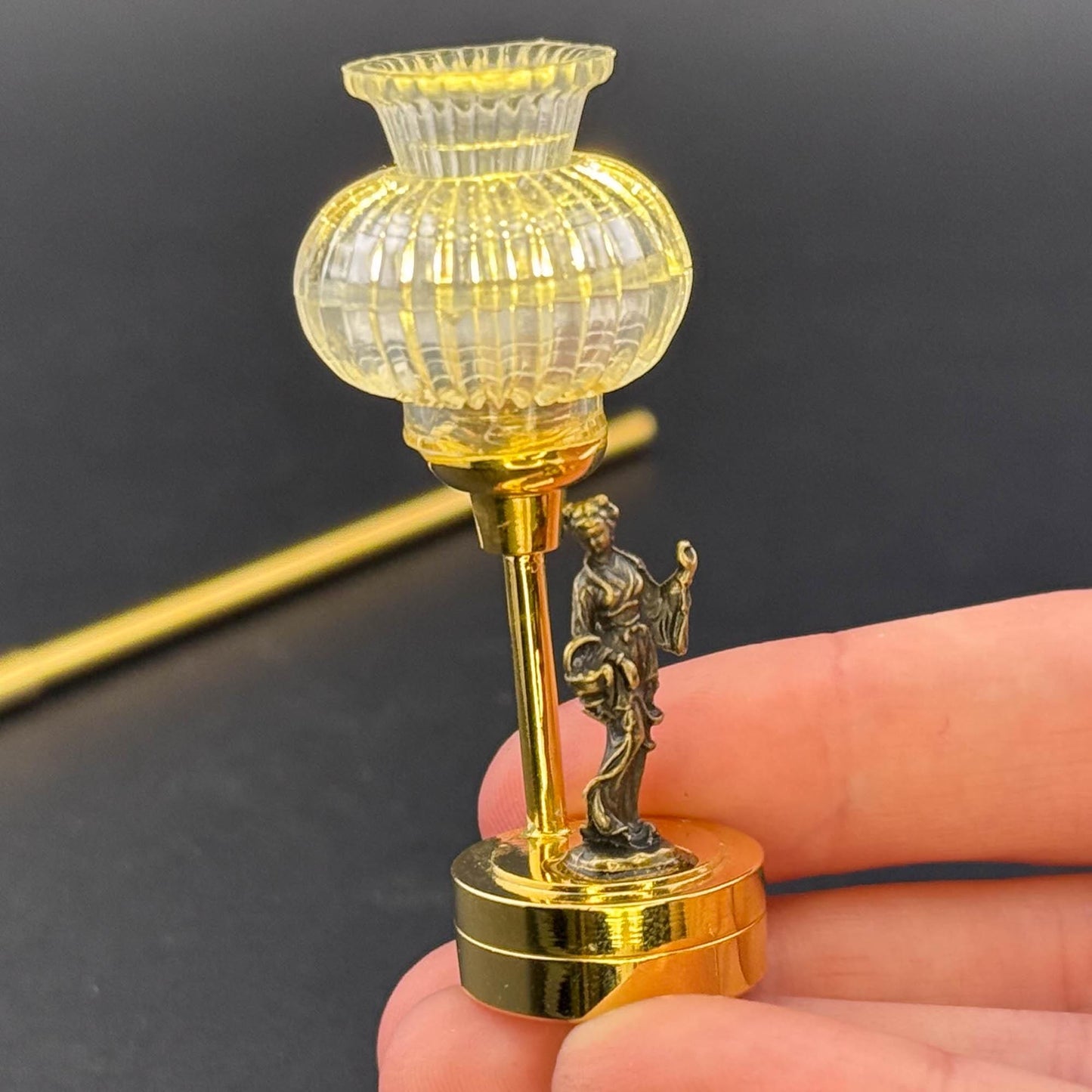 Miniature Touchless operation with Wand  1:12 table lamp LED for Dollhouse No-touch No-Switch Stick Flower Girl Woman Table Lamp