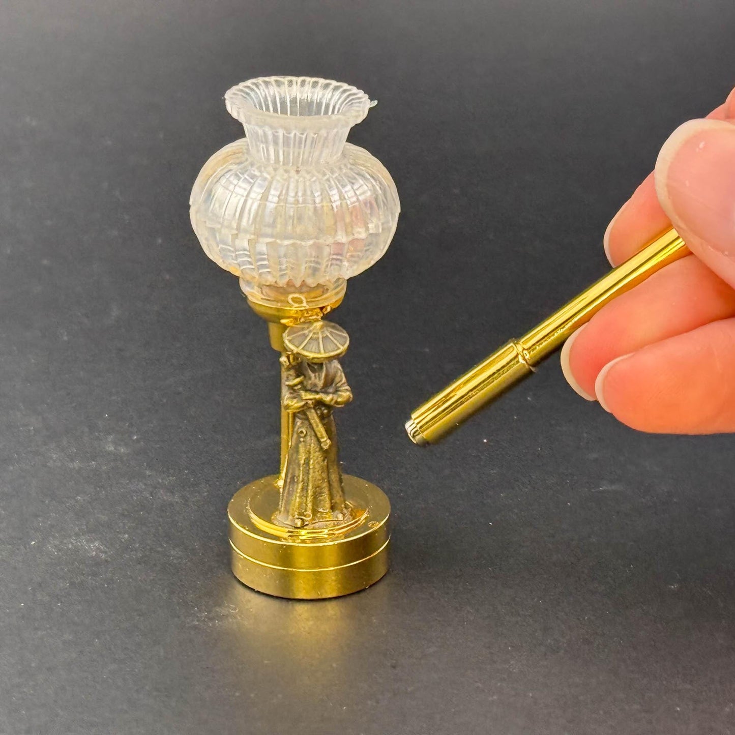 Miniature Touchless operation with Wand  1:12 table lamp LED for Dollhouse No-touch No-Switch Stick Samurai Table Lamp