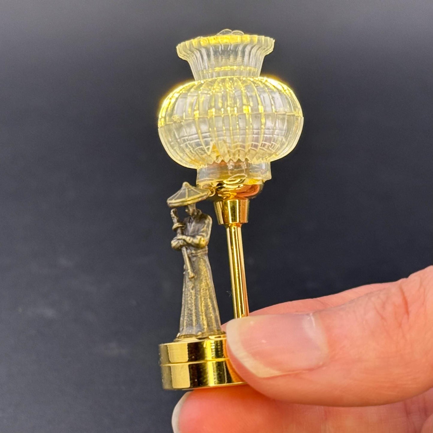 Miniature Touchless operation with Wand  1:12 table lamp LED for Dollhouse No-touch No-Switch Stick Samurai Table Lamp