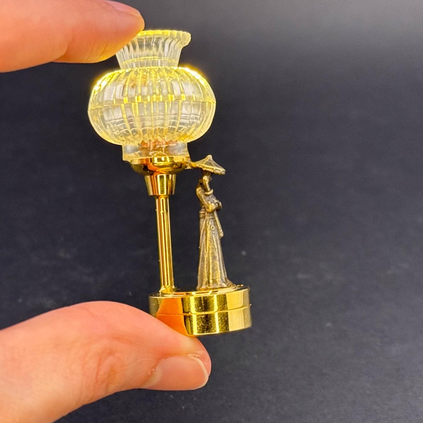 Miniature Touchless operation with Wand  1:12 table lamp LED for Dollhouse No-touch No-Switch Stick Samurai Table Lamp
