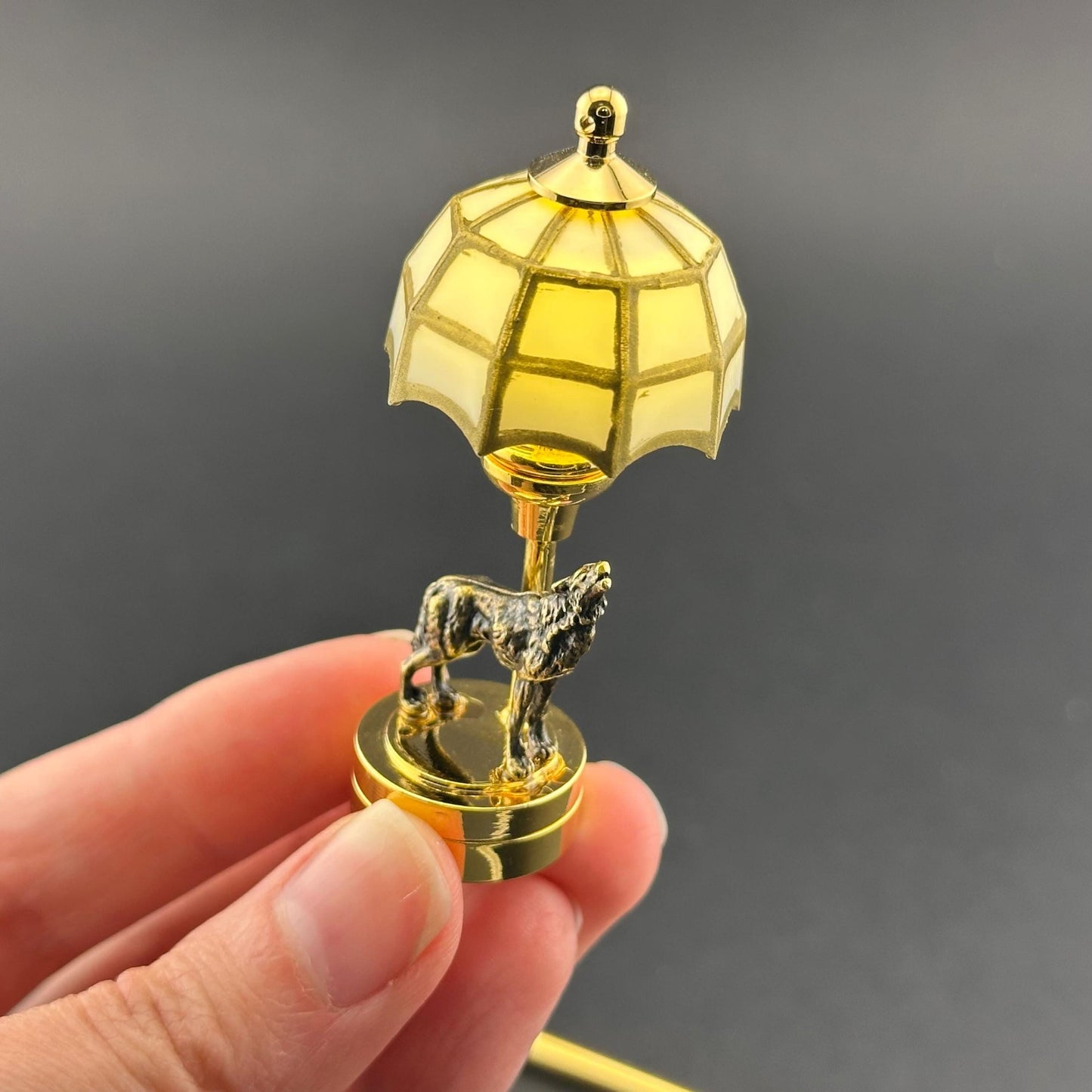 Miniature Touchless operation with Wand  1:12 table lamp LED for Dollhouse No-touch No-Switch Stick Moonlit Howling Wolf Table Lamp