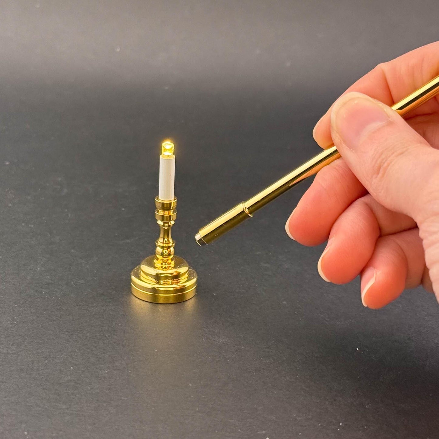 Miniature Touchless operation with Wand  1:12 table lamp LED for Dollhouse No-touch No-Switch Brass candlestick