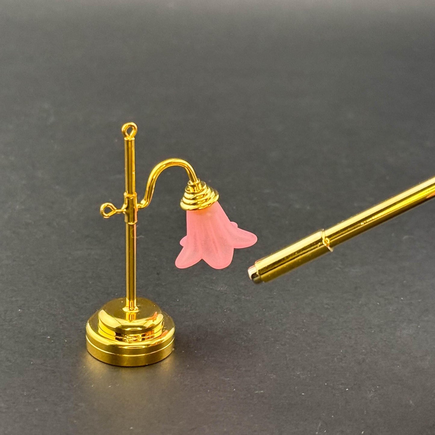 Miniature Touchless operation with Wand  1:12 table lamp LED for Dollhouse No-touch No-Switch pink tulip dest table light