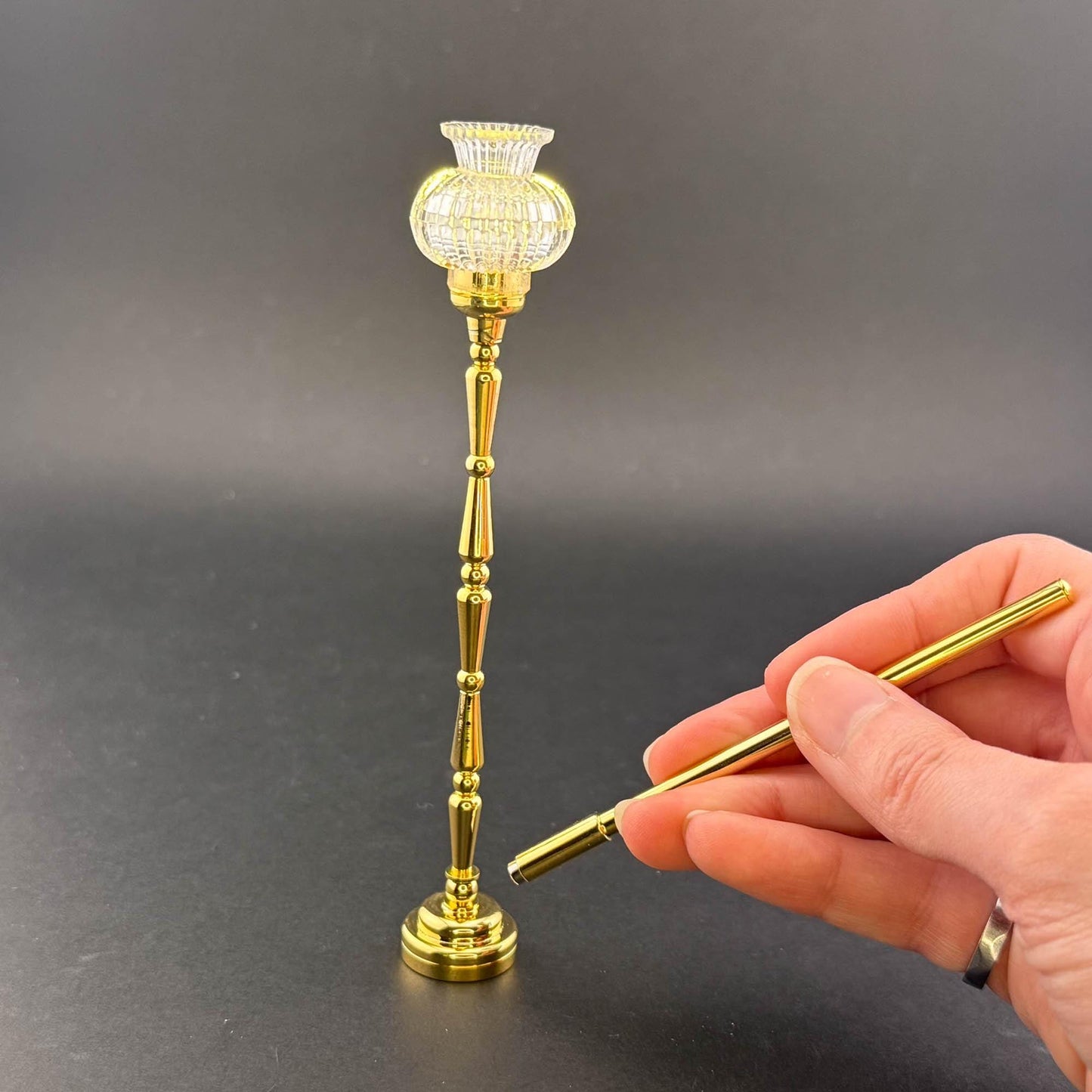 Miniature Touchless operation with Wand  1:12 table lamp LED for Dollhouse No-touch No-Switch Floor light with crown top
