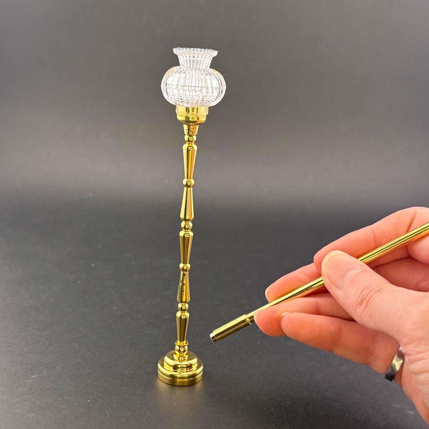 Miniature Touchless operation with Wand  1:12 table lamp LED for Dollhouse No-touch No-Switch Floor light with crown top