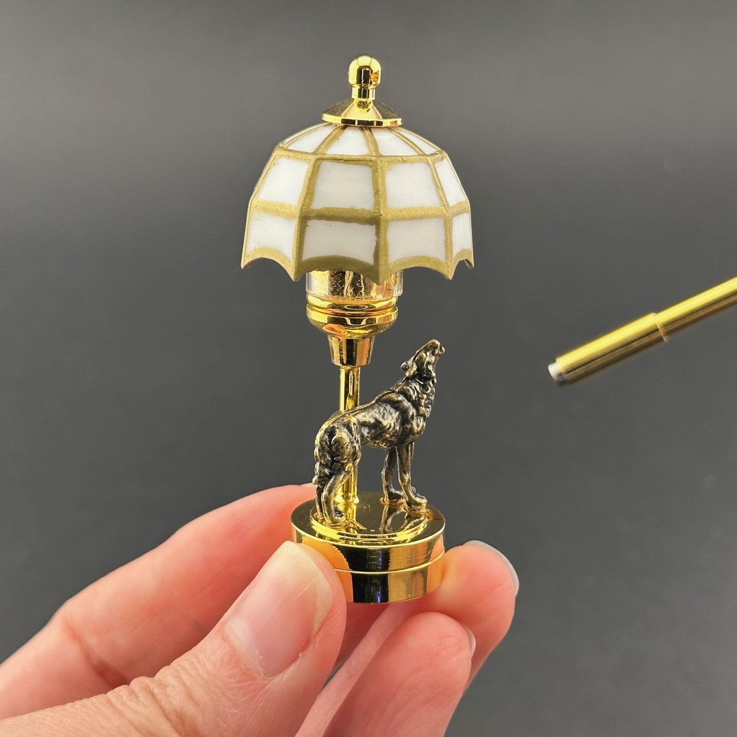 Miniature Touchless operation with Wand  1:12 table lamp LED for Dollhouse No-touch No-Switch Stick Moonlit Howling Wolf Table Lamp