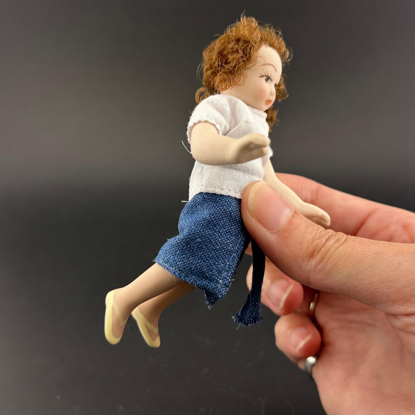 Miniature 4-Inch Porcelain Baby Doll with Movable Limbs & Head – 1:12 Dollhouse Scale