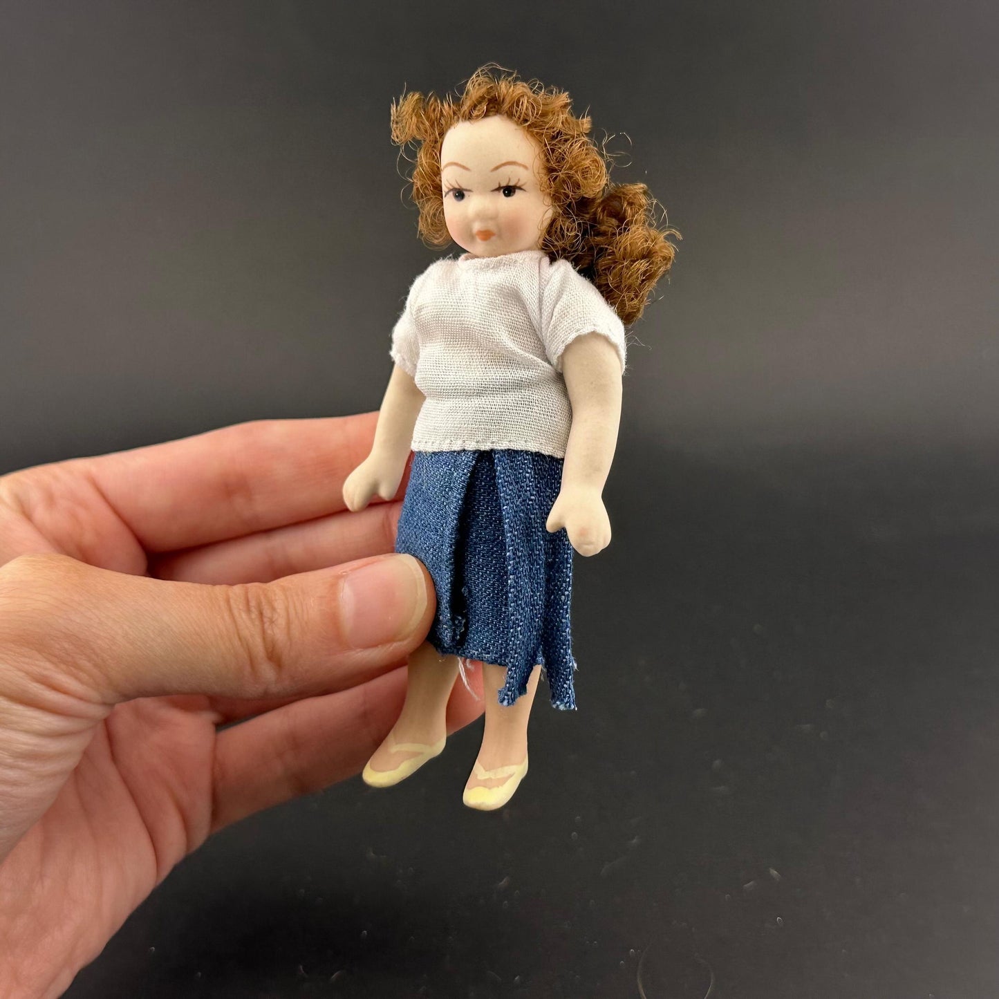 Miniature 4-Inch Porcelain Baby Doll with Movable Limbs & Head – 1:12 Dollhouse Scale