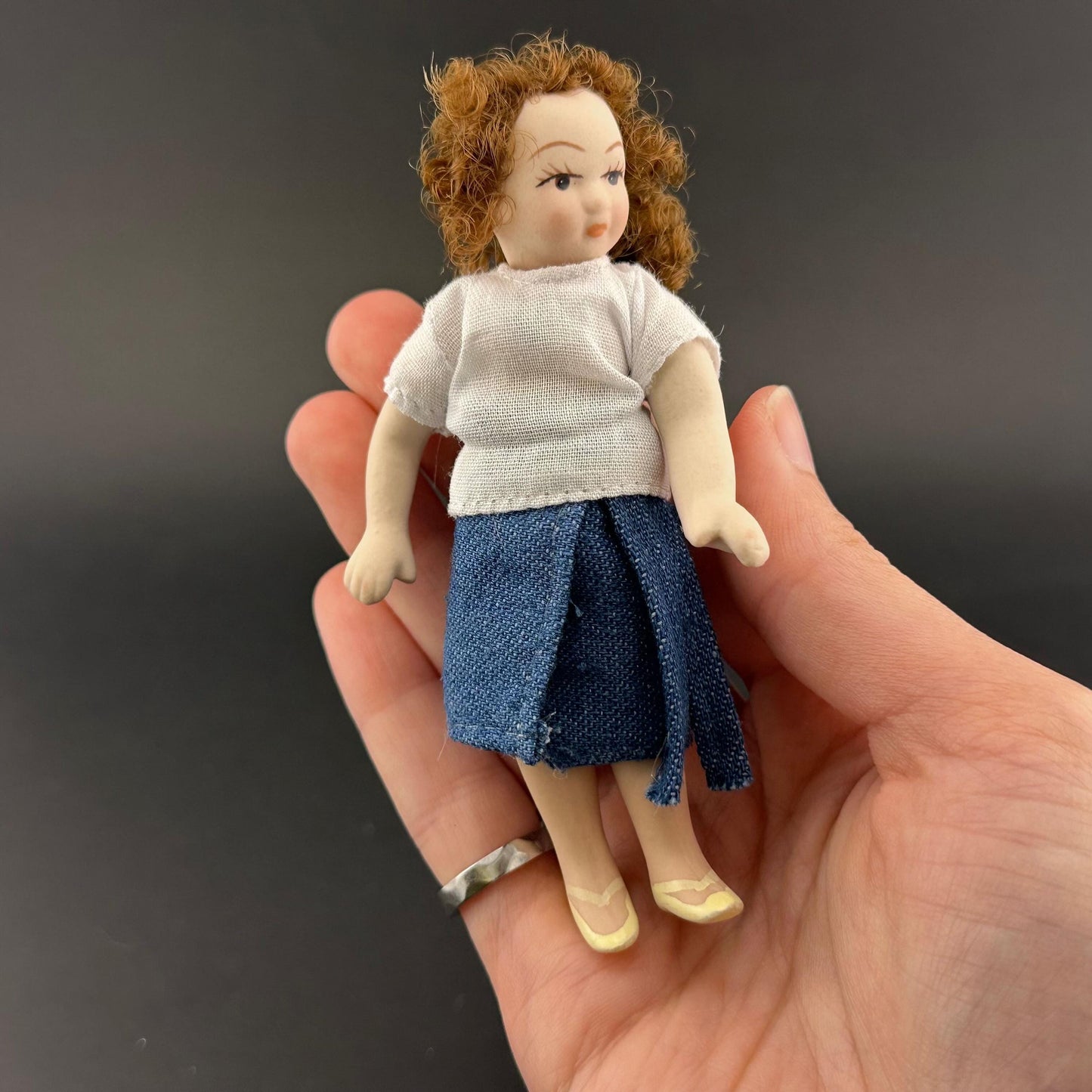 Miniature 4-Inch Porcelain Baby Doll with Movable Limbs & Head – 1:12 Dollhouse Scale