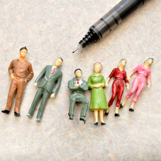 6pcs 1:48 scale various poses of male and female characters figures Mixed Color